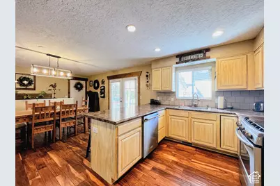 10564 S Weeping Willow Dr, Sandy, UT 84092 - Photo 11