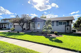 10564 S Weeping Willow Dr, Sandy, UT 84092 - Photo 1
