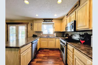 10564 S Weeping Willow Dr, Sandy, UT 84092 - Photo 15