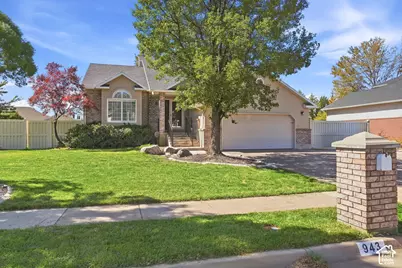 943 Meadowlark Ln, West Bountiful, UT 84087 - Photo 1
