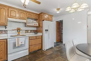 2058 E Rolling Knolls Way S, Cottonwood Heights, UT 84121 - Photo 17