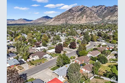 2058 E Rolling Knolls Way S, Cottonwood Heights, UT 84121 - Photo 23