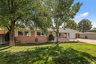 2058 E Rolling Knolls Way S, Cottonwood Heights, UT 84121 - Photo 3