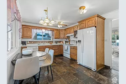 2058 E Rolling Knolls Way S, Cottonwood Heights, UT 84121 - Photo 15