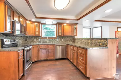 10318 S 2375 E, Sandy, UT 84092 - Photo 9
