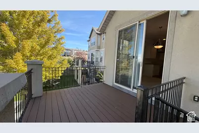 10234 S Eagle Cliff Way E, Sandy, UT 84092 - Photo 9