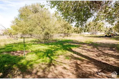 1445 E 2500 S, Naples, UT 84078 - Photo 9
