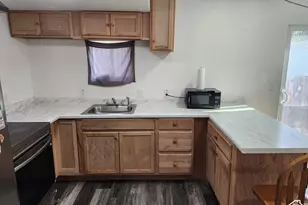 8811 S Cambridge Cir W, Sandy, UT 84070 - Photo 5