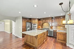 1172 E Castlecreek Dr, Murray, UT 84117 - Photo 11