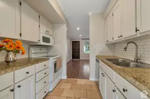 6092 S 2075 St E, Holladay, UT 84121 - Photo 3