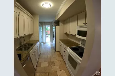 6092 S 2075 St E, Holladay, UT 84121 - Photo 3