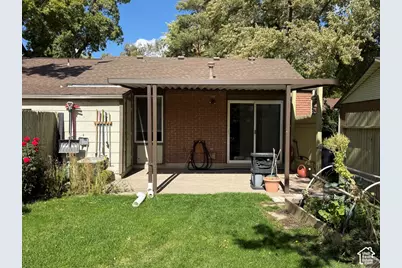 6092 S 2075 St E, Holladay, UT 84121 - Photo 9