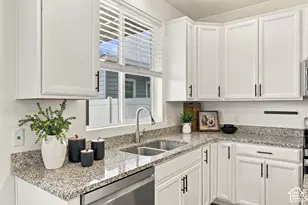 1932 W Parkview Dr, Syracuse, UT 84075 - Photo 17