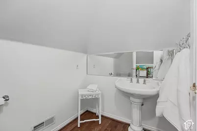 1487 E Arlington Dr N, Salt Lake City, UT 84103 - Photo 33