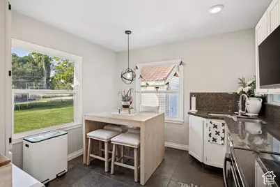 2333 E Lakeview Dr, Salt Lake City, UT 84109 - Photo 7