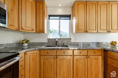 4056 S Suada Cir, Holladay, UT 84124 - Photo 9