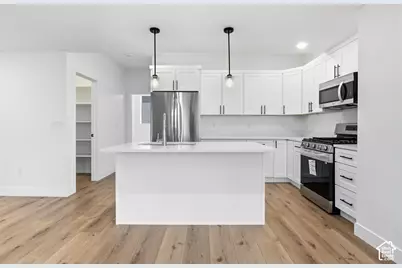 132 E Chambord Ct S, Sandy, UT 84070 - Photo 9