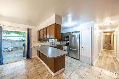970 E 2050 S, Bountiful, UT 84010 - Photo 7