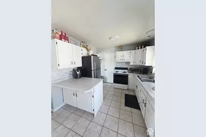 211 E 2025 S, Clearfield, UT 84015 - Photo 3
