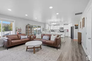 476 W 60 S, Hyrum, UT 84319 - Photo 9