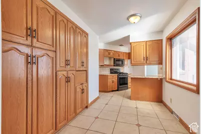 207 W Cornell Dr, Midvale, UT 84047 - Photo 9