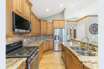 2922 S Foss Cir E, Bountiful, UT 84010 - Photo 15
