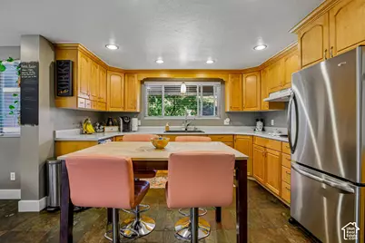 7449 S Bridgewater Dr, Cottonwood Heights, UT 84121 - Photo 13