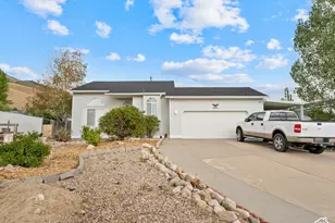 863 W Sundown Ln, Tooele, UT 84074 - Photo 3