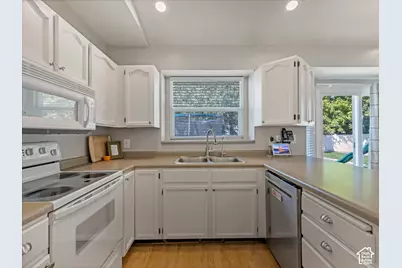 8274 S 1850 W, West Jordan, UT 84088 - Photo 9