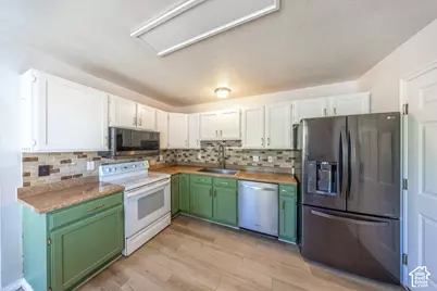 4717 S 3700 W, Roy, UT 84067 - Photo 7