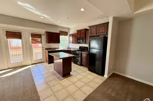872 N Shepard Crk Pkwy, Farmington, UT 84025 - Photo 3