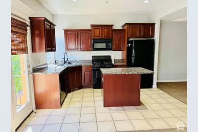 872 N Shepard Creek Pkwy, Farmington, UT 84025 - Photo 5