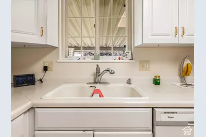 79 S Talbot Dr E, Layton, UT 84041 - Photo 9