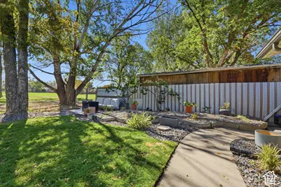 746 E Pontiac Dr, Murray, UT 84107 - Photo 29