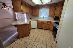 2446 E Sundown Ave S, Cottonwood Heights, UT 84121 - Photo 5