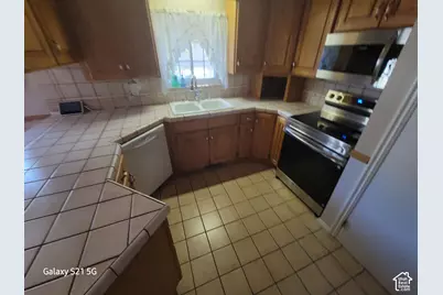 2446 E Sundown Ave S, Cottonwood Heights, UT 84121 - Photo 9