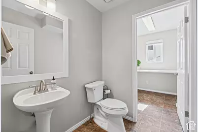 5709 S 2200 W, Roy, UT 84067 - Photo 17