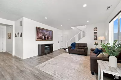 1333 E Wilbur Ln N, Eagle Mountain, UT 84005 - Photo 9