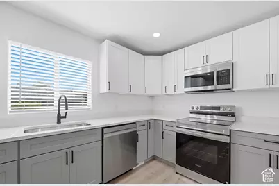 279 E 4525 S, Washington Terrace, UT 84405 - Photo 5