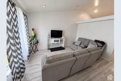 558 E Hidden Cove Ln, Lehi, UT 84043 - Photo 3