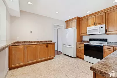 2273 E Tara Lane Ln #8, Holladay, UT 84117 - Photo 7