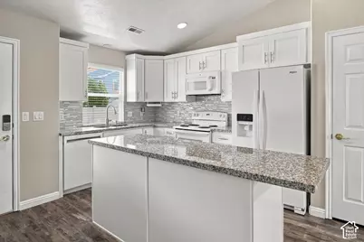 2212 Craig Ln, Syracuse, UT 84075 - Photo 9