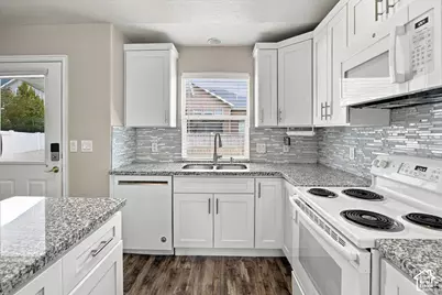 2212 Craig Ln, Syracuse, UT 84075 - Photo 7