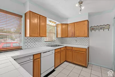 647 E 400 S, Clearfield, UT 84015 - Photo 9