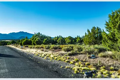 325 Escalante Path #325, New Harmony, UT 84757 - Photo 5