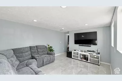 906 W 2400 N, Clinton, UT 84015 - Photo 21