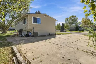 906 W 2400 N, Clinton, UT 84015 - Photo 31