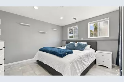 906 W 2400 N, Clinton, UT 84015 - Photo 19