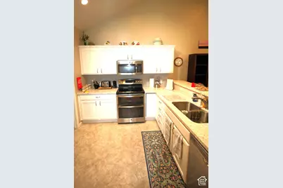 486 W 300 S #D, Springville, UT 84663 - Photo 9