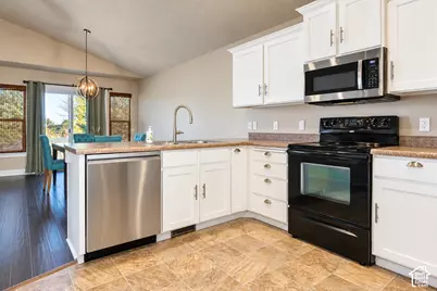 5504 W Chantry Dr S, West Valley, UT 84120 - Photo 13